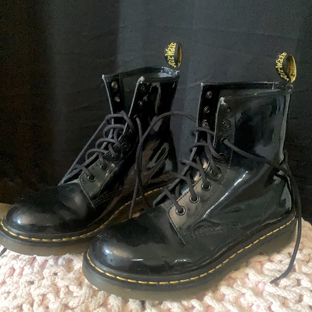 Dr. Martens US women’s size 8 black classic patent leather lace up boots